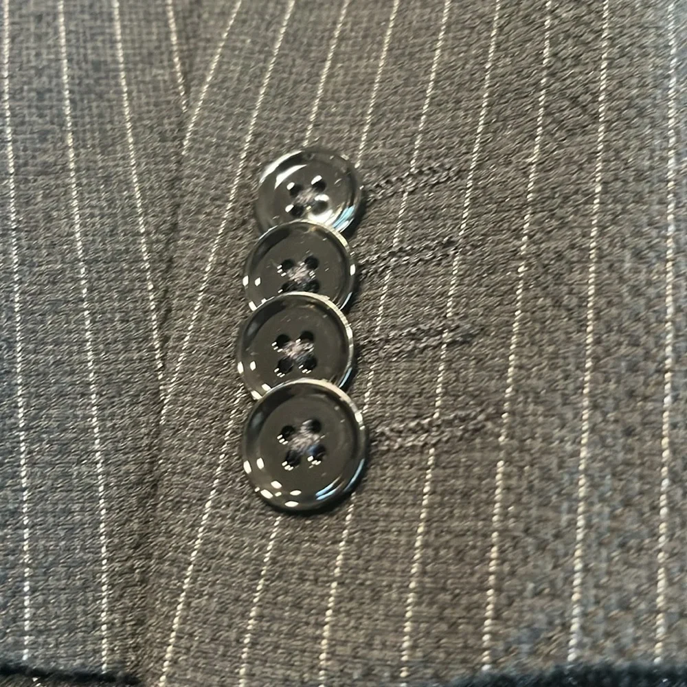 Gorgeous blazer, never worn. Subtle grey/white pinstripes. Slim fit. - Picture 5 of 6
